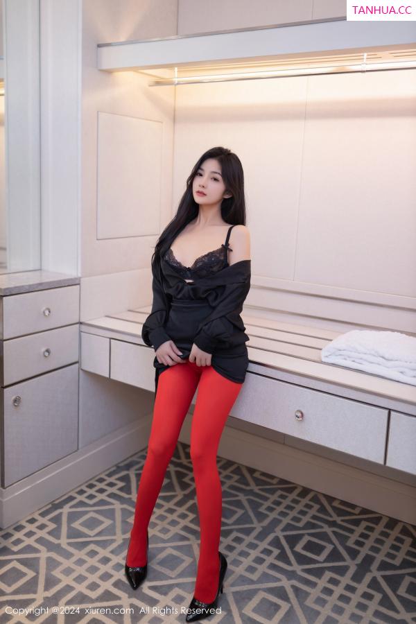   [XiuRen]高清写真图 2024.07.03 No.8801 谭小灵 丝袜美腿第8张图片